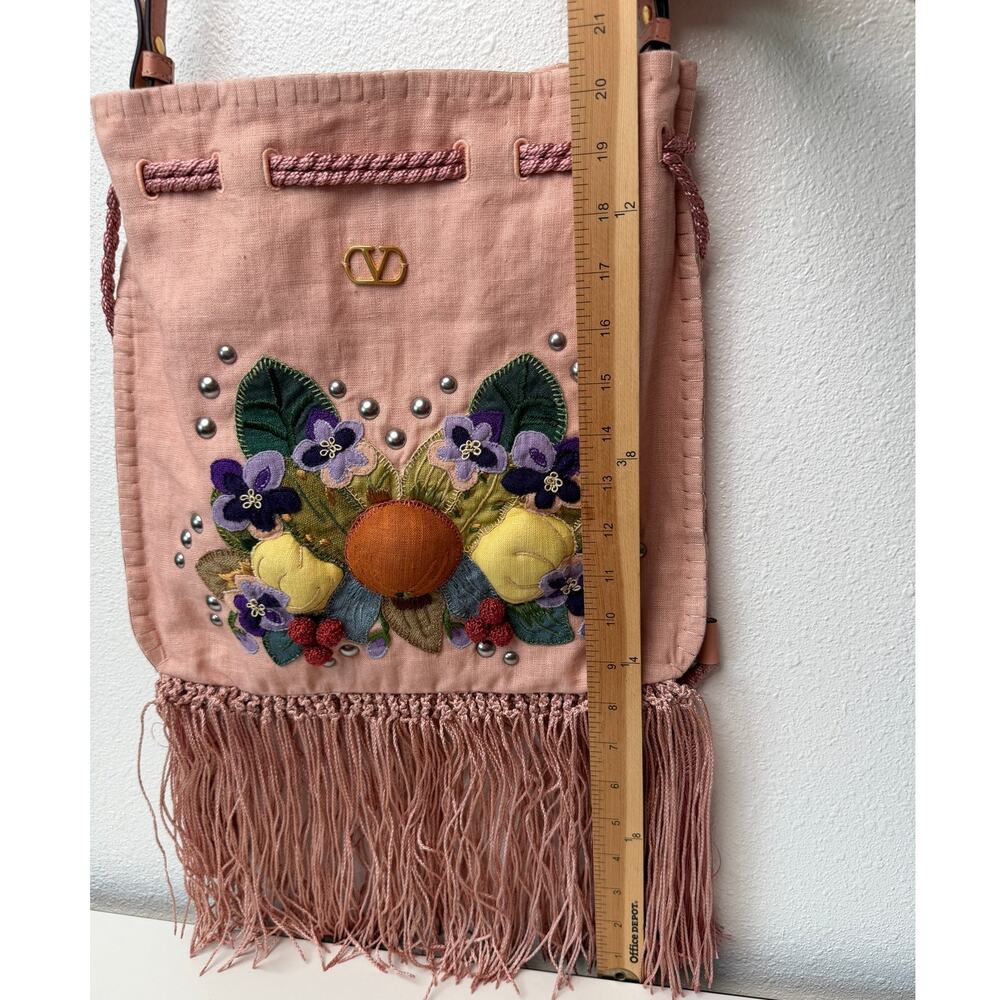 NWOT Valentino Garavani Nellcôte Pink Linen Floral Fringe Crossbody Bag - Picture 15 of 16